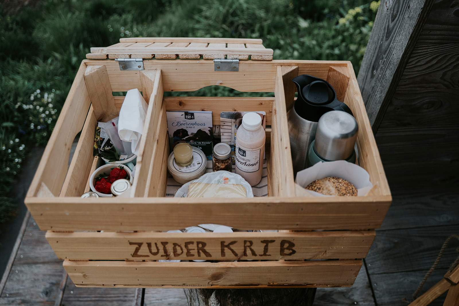 Lunch in Noordoostpolder met een heerlijk gevulde picknickmand van de Zuiderkrib